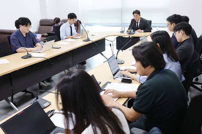 5일 서울 여의도 국회 의원회관에서 열린 더불어민주당 언론개혁특별위원회 기자설명회에서 노종면 의원이 발언하고 있다. /연합뉴스