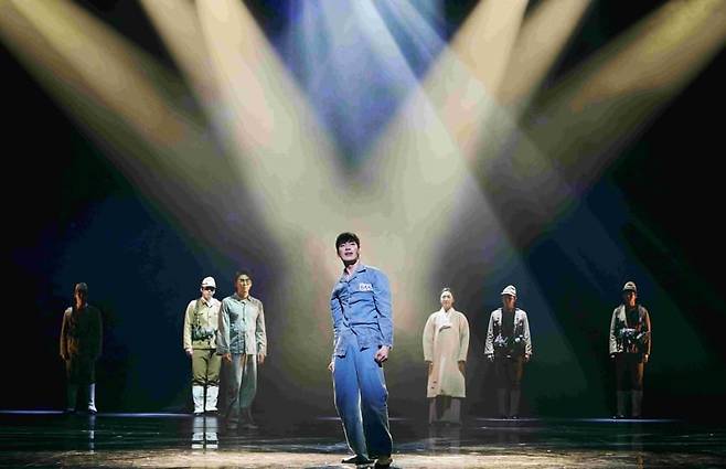 서울예술단의 '윤동주, 달을 쏘다' 창작 뮤지컬 장면. 국립세계문자박물관