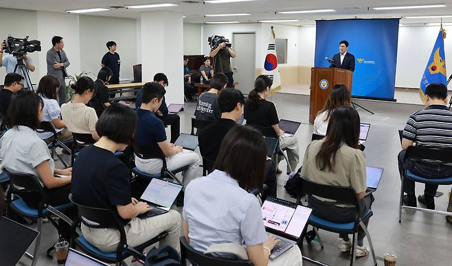 5일 서울 서대문경찰서에서 이대우 형사과장이 아동 유괴 미수 사건 관련 브리핑을 하고 있다. 연합뉴스,