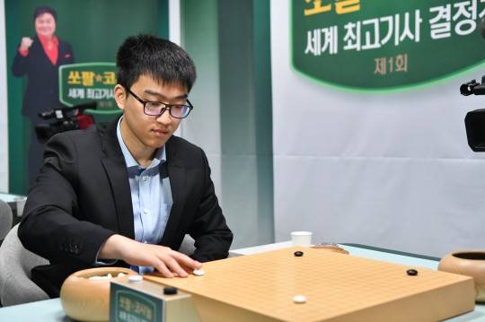 쏘팔코사놀 결승 3번기에 신진서와 맞붙는 투샤오위. 사진[연합뉴스]