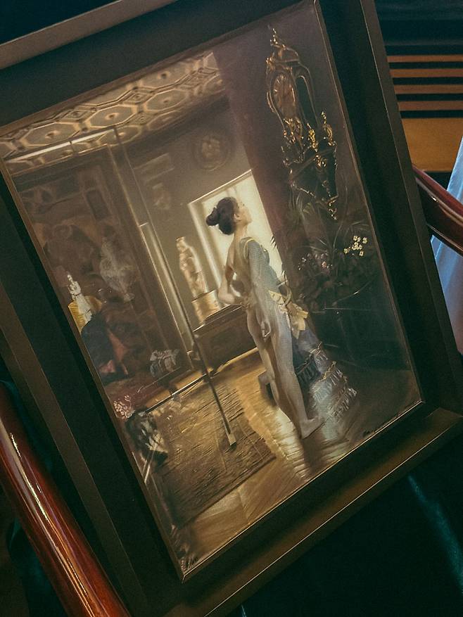 그랜드 하얏트 서울 파리스 바(Paris Bar)에서 열린 아트 살롱 ‘살롱 로맨티크 2’ /사진=권효정 여행+ 기자