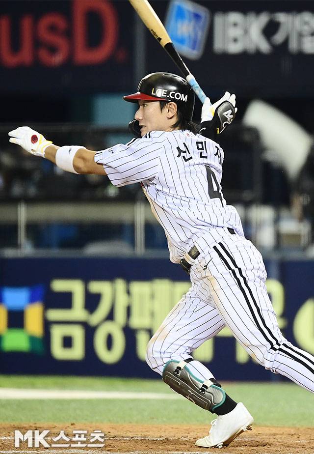 최근 연일 맹타를 휘두르고 있는 신민재. 사진=김영구 기자