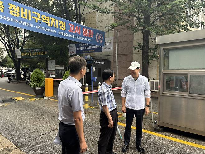 4일 도봉구 도봉동 ‘삼환도봉아파트’ 단지를 찾은 오세훈 서울시장의 모습. 정주원 기자