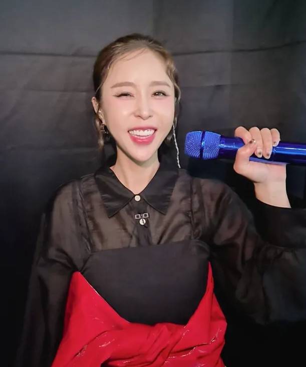 사진=신지 공식 계정