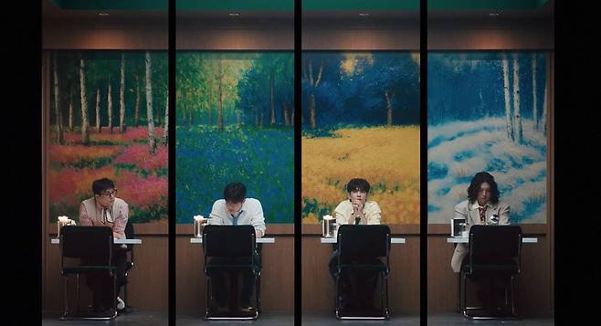 사진=데이식스 ‘INSIDE OUT’ 뮤직비디오, JYP엔터테인먼트 제공
