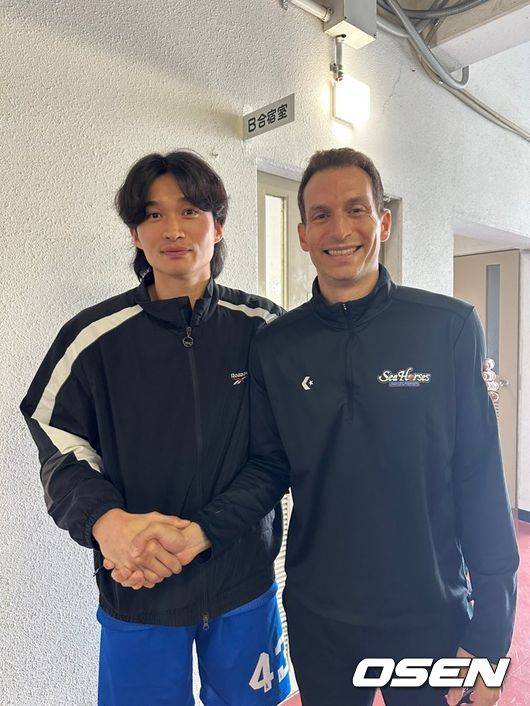 [사진] 1년 만에 만난 이대성과 라이언 리치맨 미카와 감독