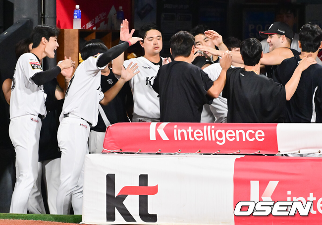 KT 선수단./OSEN DB