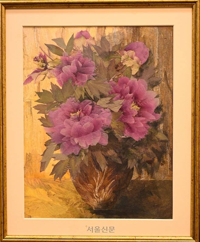 압화박물관에 전시된 꽃누르미 작품.