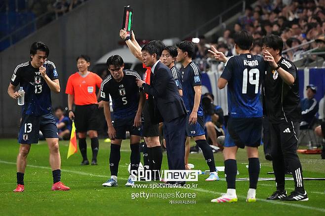▲ 일본 대표팀의 전력이 한층 더 상승했다는 분석이 주를 이룬다. 이전보다 대표팀 주축을 이루는 선수들의 유럽파 비중이 상당히 높아졌다. J리거 한 명 없이 해외파로만 월드컵 최종명단을 채우고도 남을 상당한 선수층을 마련했다.