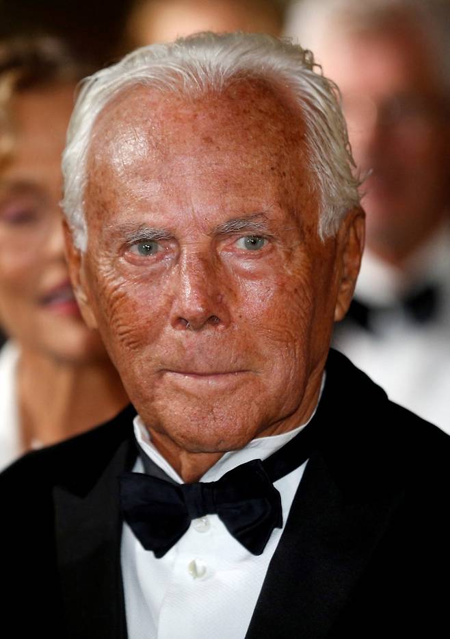 조르지오 아르마니가 2017년 이탈리아 밀라노에서 열린 밀라노 패션위크 '그린 카펫 패션 어워드' 행사에 참석한 모습/로이터=뉴스1