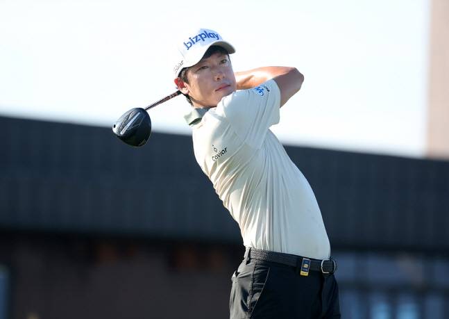김태훈이 4일 KPGA 파운더스컵 1라운드에서 드라이버 티샷을 날리고 있다. /사진=KPGA 제공