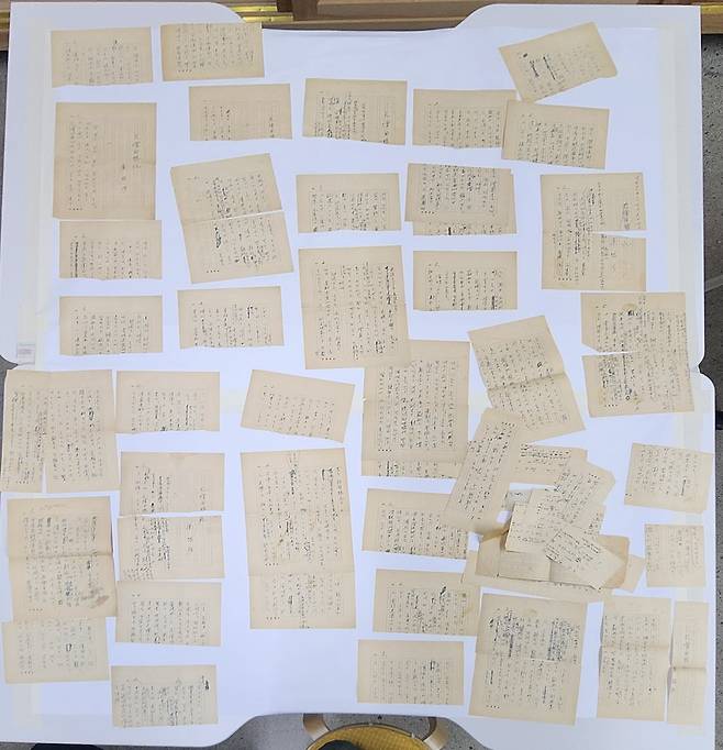 염상섭 작가가 별세 직전 ‘사상계’에 연재했던 ‘문단회상기’ 초고의 파지(破紙) / 국립한국문학관 제공