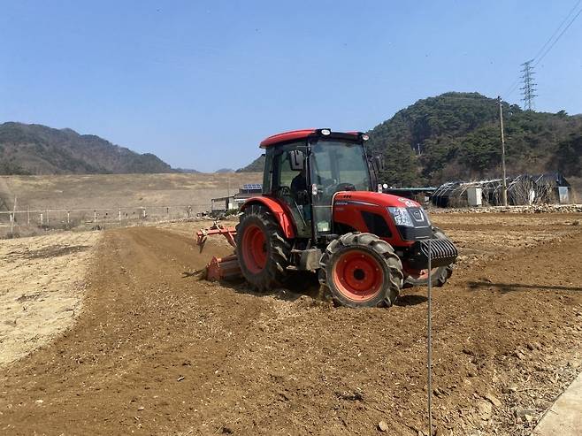 영농취약계층 농작업 대행서비스 운영 [충주시 제공. 재판매 및 DB 금지]