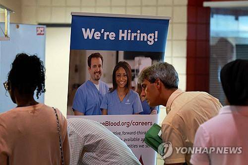 미 플로리다주 취업 박람회의 구인 광고 [AFP 연합뉴스 자료사진. 재판매 및 DB 금지]