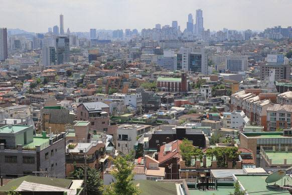 서울 남산에서 바라본 시내 주택가 모습.(사진=연합뉴스)