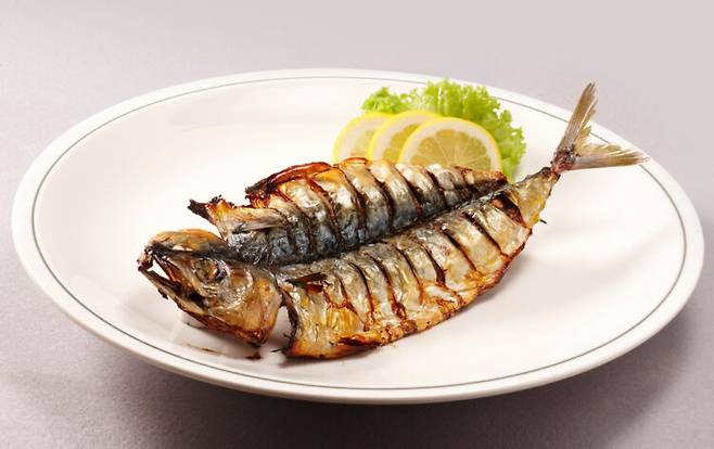 오메가-3 지방산, 비타민B 등 영양소가 풍부한 고등어 같은 기름진 생선을 자주 먹는 사람은 그렇지 않은 사람보다 대장암 발생 위험이 낮은 것으로 나타났다. [사진=클립아트코리아]