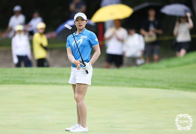 유현조가 6일 열린 KB금융 스타챔피언십 3라운드 5번홀에서 퍼팅을 하고 있다. 사진 | KLPGA