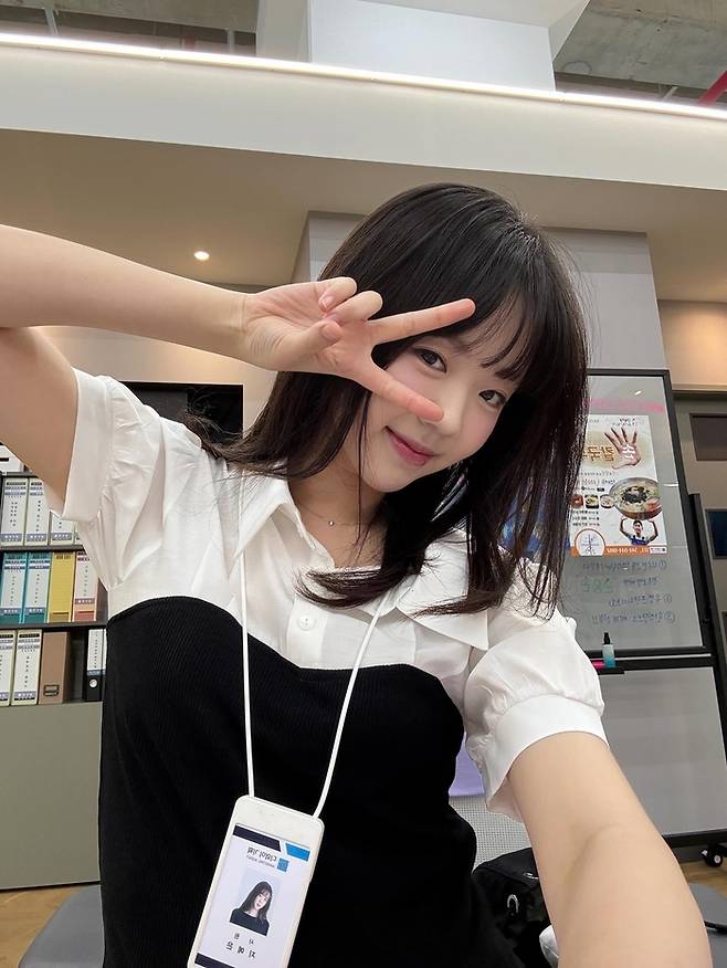 지예은 인스타그램.