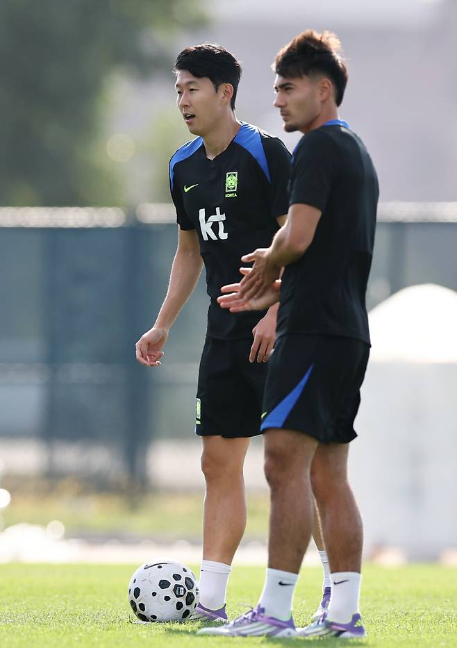 미국전 앞둔 손흥민-옌스 카스트로프<저작권자(c) 연합뉴스, 무단 전재-재배포, AI 학습 및 활용 금지>