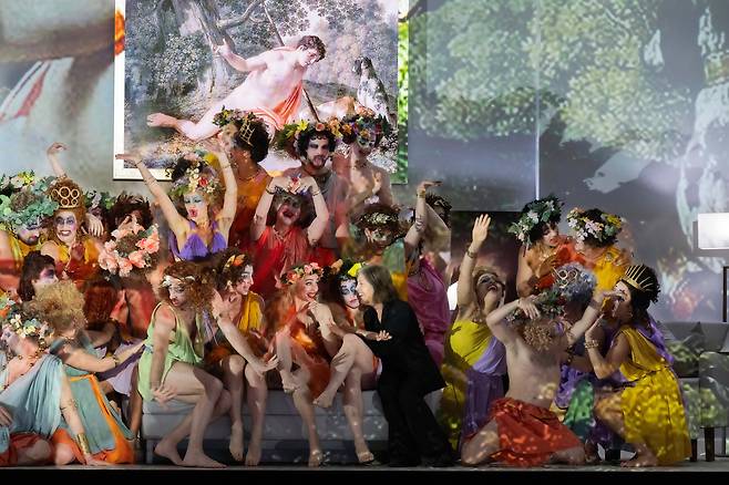 비발디 음악을 편집한 오페라 '호텔 메타모르포시스' © SF/Monika Rittershaus