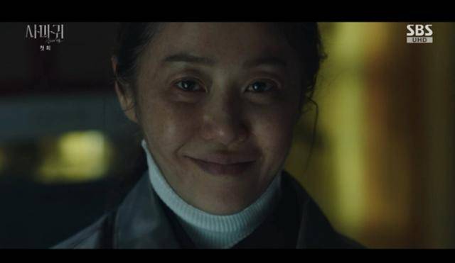 지난 5일 SBS '사마귀: 살인자의 외출'(이하 '사마귀') 1회가 전파를 탔다. '사마귀'는 잔혹한 연쇄살인마 '사마귀'가 잡힌 지 20여 년이 지나 모방범죄가 발생하고, 이 사건 해결을 위해 한 형사가 평생 증오한 엄마와 예상 못한 공조수사를 펼치며 벌어지는 고밀도 범죄 스릴러다. SBS 영상 캡처