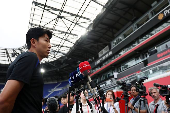 <yonhap photo-3491=""> 기자회견하는 손흥민 (해리슨[미국 뉴저지주]=연합뉴스) 윤동진 기자 = 한국 축구 국가대표 손흥민이 5일(현지시간) 미국 뉴저지주 해리슨 스포츠일러스트레이티드 스타디움에서 열린 기자회견에서 취재진 질문에 답하고 있다. 2025.9.6 mon@yna.co.kr/2025-09-06 09:47:44/ <저작권자 ⓒ 1980-2025 ㈜연합뉴스. 무단 전재 재배포 금지, AI 학습 및 활용 금지></yonhap>