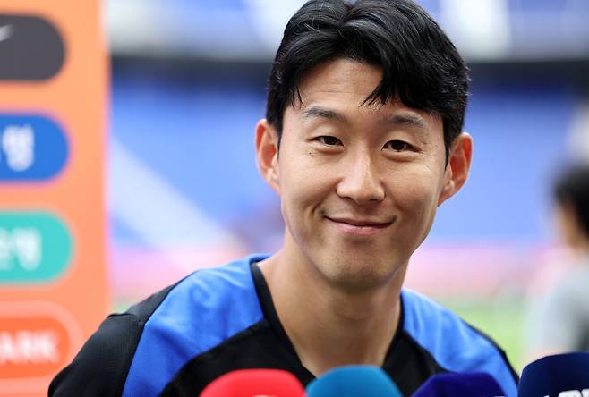 한국 축구 국가대표 손흥민이 5일(현지시간) 미국 뉴저지주 해리슨 스포츠일러스트레이티드 스타디움에서 열린 기자회견에서 취재진 질문에 답하고 있다. [연합뉴스]