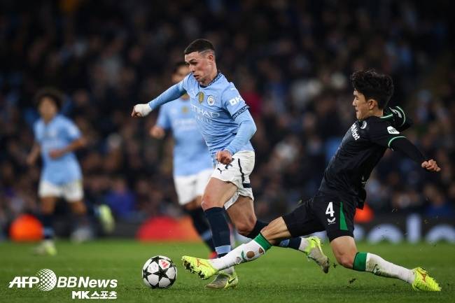 황인범(사진 오른쪽). 사진(잉글랜드 맨체스터)=ⓒAFPBBNews = News1