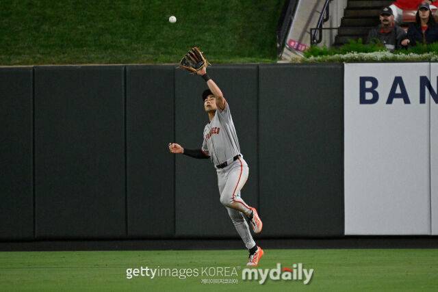 뜬공을 처리하는 이정후. /게티이미지코리아