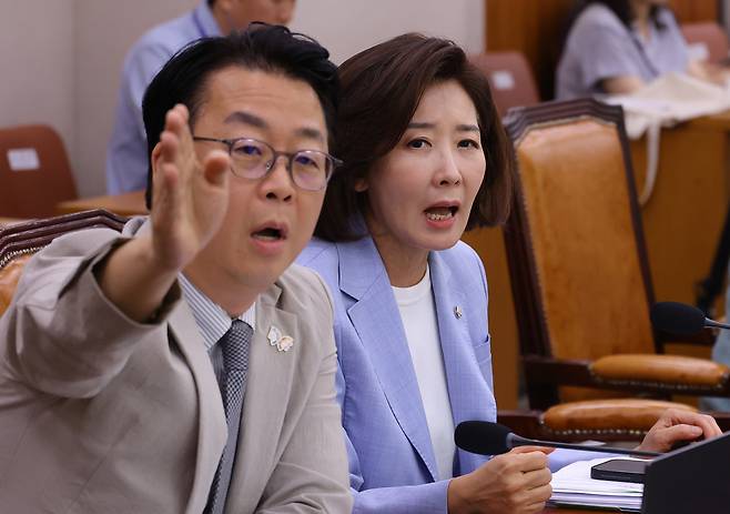 5일 국회에서 열린 법제사법위원회 검찰 개혁 입법청문회에서 국민의힘 나경원 의원이 증인채택 등에 반발하고 있다. [연합]