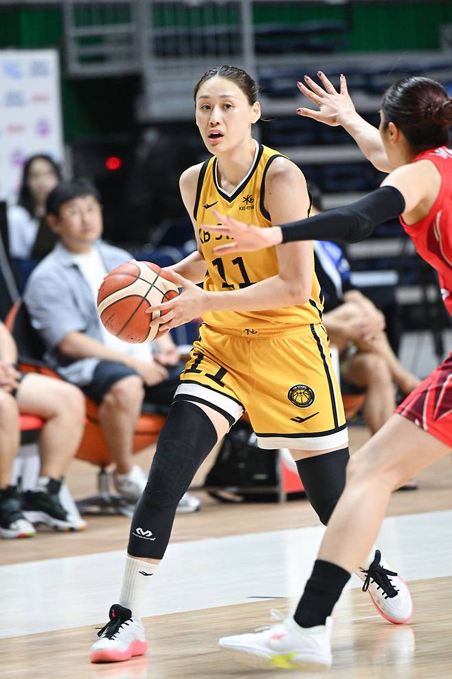 [서울=뉴시스] 여자프로농구 청주 KB국민은행의 강이슬. (사진=WKBL 제공) *재판매 및 DB 금지