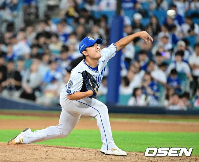 [OSEN=대구, 최규한 기자] 5일 대구삼성라이온즈파크에서 ‘2025 신한 SOL Bank KBO리그’ 삼성 라이온즈와 키움 히어로즈의 경기가 열렸다.홈팀 삼성은 최원태, 방문팀 키움은 정현우를 선발로 내세웠다.4회초 마운드에 오른 삼성 이승민이 힘차게 공을 뿌리고 있다. 2025.09.05 / dreamer@osen.co.kr