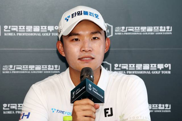 정태양이 KPGA 투어 파운더스컵 2라운드 후 인터뷰를 하고 있다. 사진 제공=KPGA