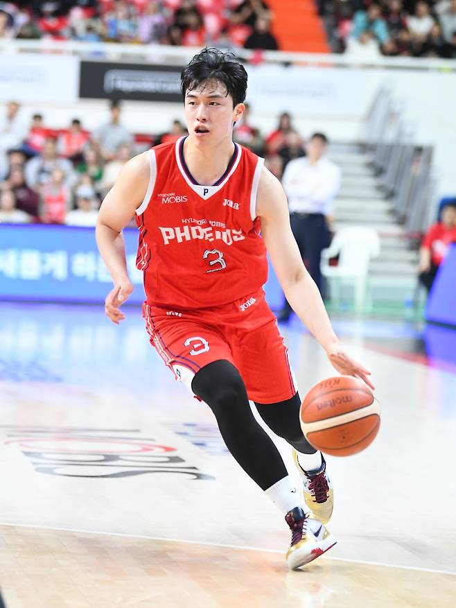 현대모비스 박무빈은 다가올 시즌 팀의 주전 가드로 많은 기대를 받고 있다. 가드 조련사 양 감독의 지도 하에 발전하고 있다. 사진출처｜KBL