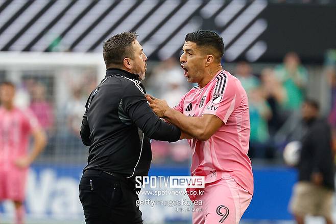 ▲ 인터 마이애미는 9월 1일 미국 워싱턴주 시애틀의 루멘 필드에서 열린 시애틀과 2025 리그스컵 결승에서 0-3으로 몰패했다. 이 대회에서 2023년 정상에 오른 마이애미는 2년 만에 시상대 맨 위 칸을 재겨냥했지만 적지에서 힘 한 번 쓰지 못하고 3골 차 대패로 물러섰다.&nbsp;