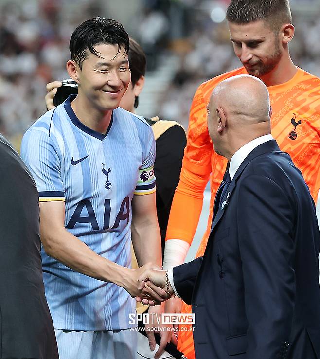 ▲ 손흥민 레비 회장 ⓒ곽혜미 기자