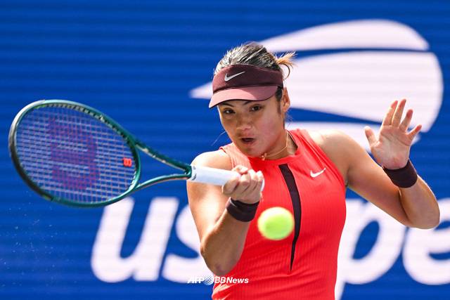 경기에 집중하는 엠마 라두카누. /AFPBBNews=뉴스1