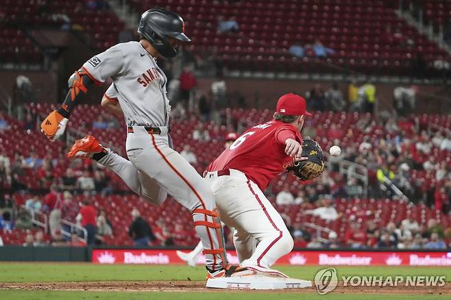 8회 내야 안타로 4안타 경기를 완성한 이정후 [AP=연합뉴스]