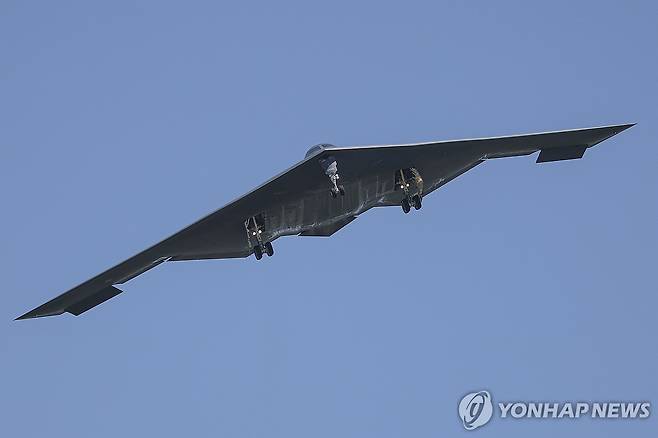 이란 공습 임무를 수행하고 기지로 복귀하는 B-2폭격기 [AP=연합뉴스 자료사진. 재판매 및 DB 금지]