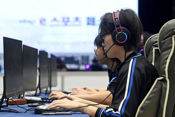 지난 6일 오산시 오산오색문화체육센터 대체육관에서 ‘2025 오산 e-스포츠 페스타’ 경기가 진행되고 있다. 2025.9.6 /최은성기자 ces7198@kyeongin.com