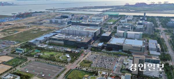 정부의 ‘K-바이오 의약 산업 대도약 전략’이 실행되면 송도국제도시 바이오 산업 역량이 한층 강화될 것으로 인천시는 기대한다. 송도 바이오 클러스터는 기업, 대학교, 연구·지원기관 90여개가 밀집해 있고, 세계 최대 규모의 바이오의약품 생산 인프라를 갖추고 있다. 2025.9.6 /조재현기자 jhc@kyeongin.com