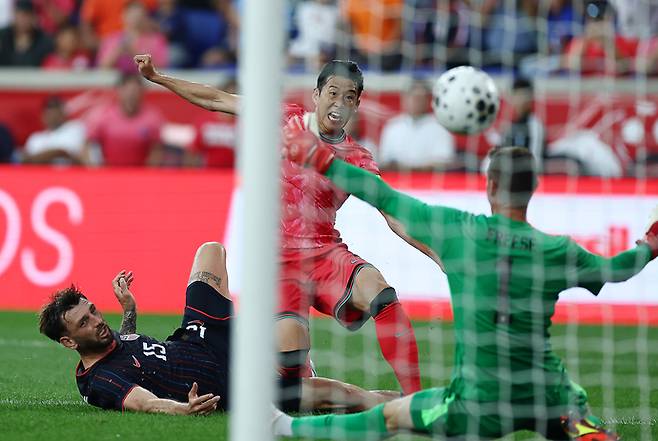 6일(현지시간) 미국 뉴저지주 해리슨 스포츠일러스트레이티드 스타디움에서 열린 한국 대 미국 친선경기에서 한국 손흥민이 골을 넣고 있다. 연합