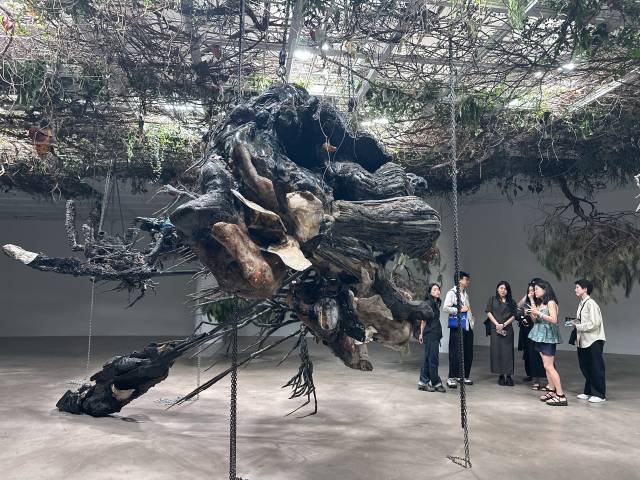 '삼청 나잇'에서 만난 아트선재센터의 아드리안 비야르 로하스의 첫 한국 개인전 '적군의 언어' 전시장 모습. 김은영 기자 key66@