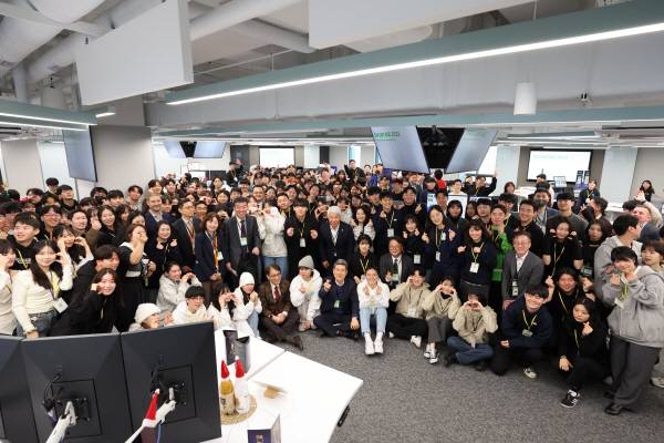 애플 제조업 R&D지원센터에서 진행하는 AI관련 전문교육인 애플 디벨로퍼 아카데미(앱 개발 강좌) 쇼케이스1