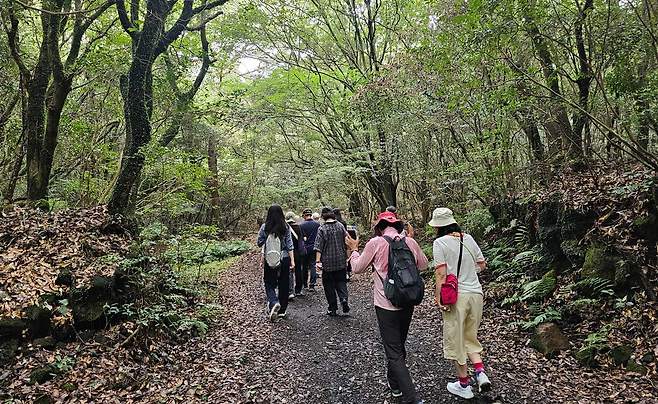 6일 제주시 조천읍 일대에서 진행된 '솔째기 제주와수다' 로컬여행 팸투어. ⓒ제주의소리