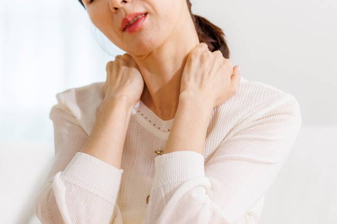 부쩍 피로하거나 기운이 없다면 운동이 부족하다는 신호일 수 있다. 이럴 때는 조금이라도 신체 활동을 늘리는 게 좋다. [사진=클립아트코리아]