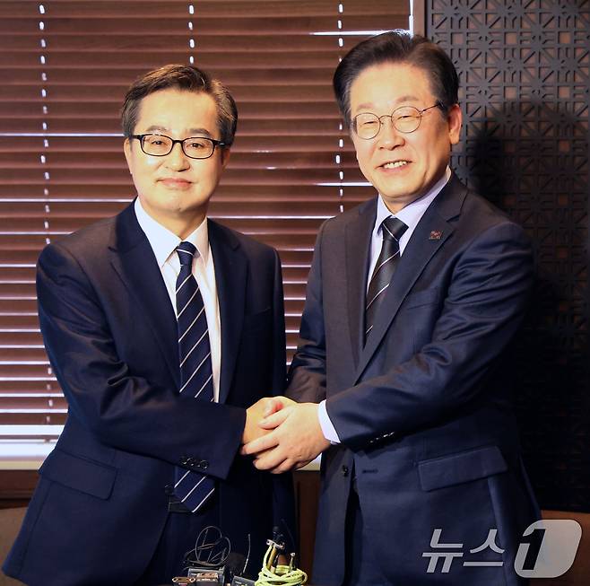 이재명 대통령(오른쪽)과 김동연 경기도지사 자료사진. (공동취재) /뉴스1