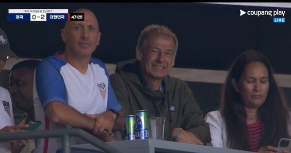7일(한국시간) 미국 뉴저지에 위치한 스포츠 일러스트레이티드 스타디움에서 치러진 한국-미국과의 A매치 친선경기에서 위르겐 클린스만이 등장했다. /사진=쿠팡플레이 중계 화면 캡쳐