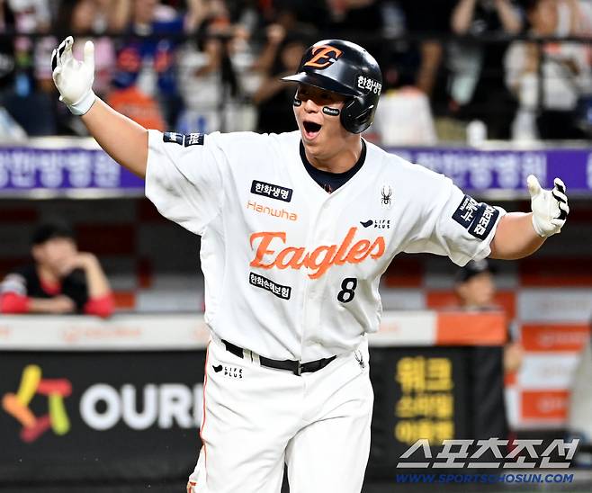 2일 대전 한화생명볼파크에서 열린 KIA와 한화의 경기, 5회말 1사 1,2루 한화 노시환이 3점홈런을 치고 환호하고 있다. 대전=허상욱 기자wook@sportschosun.com/2025.09.02/