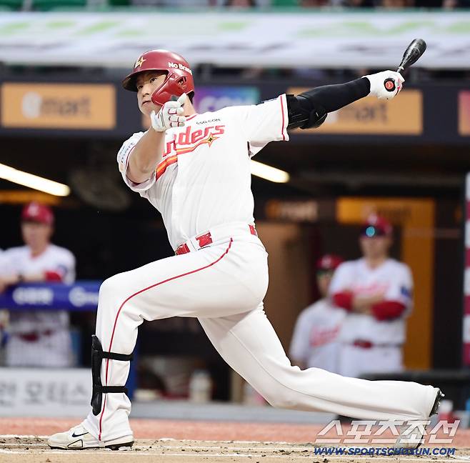 28일 인천 SSG랜더스필드에서 열린 KBO리그 SSG와 KIA의 경기. 타격하고 있는 SSG 류효승. 인천=송정헌 기자songs@sportschosun.com/2025.08.28/